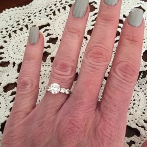 Beautiful 2ct CZ ring